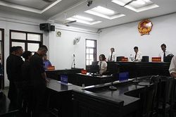 Mâu thuẫn giao thông, rủ nhau đi đánh người