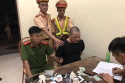 Thuê taxi vận chuyển ma túy 'đá'