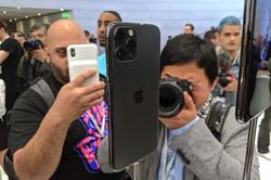 Cận cảnh sắc nét 3 phiên bản iPhone 11 và các 'đồng minh' Apple mới ra mắt