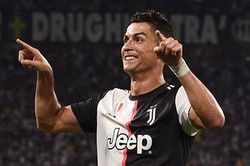 Ronaldo nhận lương cao hơn 4 đội bóng ở Serie A