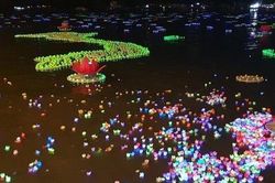 Giáo hội Phật giáo Việt Nam 'nói không' với đèn hoa đăng bằng nhựa