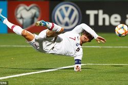 Cristiano Ronaldo ghi 4 bàn, lập siêu kỷ lục ở trận Bồ Đào Nha thắng Lithuania 5-1