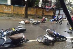 Mưa bão, xe máy hãy tránh xa các tòa nhà cao tầng