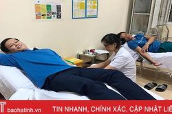 2 đoàn viên trực tiếp hiến máu cứu vợ liệt sỹ qua cơn nguy kịch