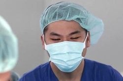 Chồng Lê Phương khóc khi thấy con gái chào đời