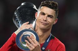 Ronaldo tạo thêm kỷ lục ghi bàn cho bóng đá thế giới