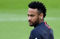 Neymar trở lại đội hình PSG sau bê bối chuyển nhượng