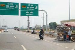 Nguy cơ tai nạn từ việc dừng xe mua hàng hóa
