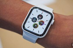 Chi tiết đồng hồ Apple Watch Series 5 giá từ 399 USD