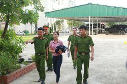 Bắt tạm giam cô giáo lừa tiền chạy việc