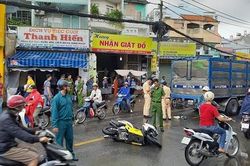 Xe tải mất phanh đâm 2 người thương vong
