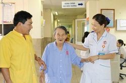 Cụ bà 101 tuổi đi cắt ruột thừa
