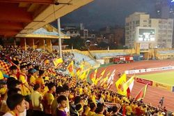 CĐV chân chính Thành Nam: Người đốt pháo không xứng đáng mặc sắc áo vàng và hô tiếng Nam Định