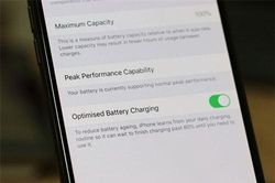 Kích hoạt tính năng tối ưu hóa quá trình sạc pin trên iOS 13