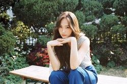 Tạm gác lại lùm xùm pháp lý, 'công chúa băng giá' Jessica chuẩn bị tái xuất với single mới toanh
