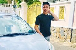 Một tài xế trả lại 50 triệu đồng và 500 USD cho khách