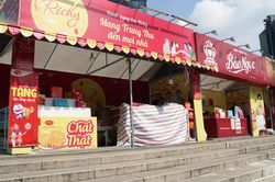 Bánh Trung thu ế ẩm, cửa hàng thà thu hồi hàng tồn, không giảm giá