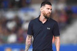 Barcelona: Chuyện gì đang xảy ra với Messi?