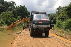 Khởi tố đối tượng khai thác, tập kết cát trái phép