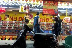 Chiêu trò bán bánh trung thu 'đại hạ giá' ở Sài Gòn