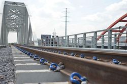 Phong tỏa đường sắt Bắc – Nam để đấu nối cầu Bình Lợi mới