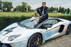 Siêu sao Arsenal bị 'ném đá' tơi tả do độ xe LaFerrari xấu phát hờn