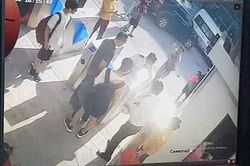Gia đình bé trai trường Gateway kiến nghị thu thập dữ liệu camera