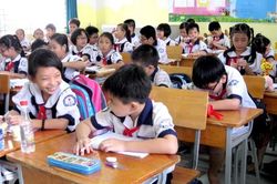 Đến hẹn lại lo tiền trường