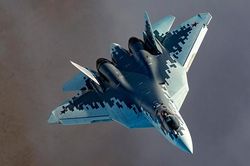 Su-57 biểu diễn kỹ năng bay đỉnh cao: 'mở nút chai – corkscrew' mặt phẳng ngang