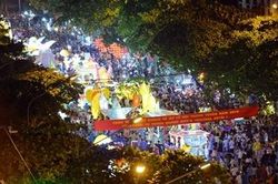 Về Tuyên Quang, ngắm lễ rước đèn Trung thu 'siêu khổng lồ'