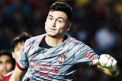 Văn Lâm cứu thua trên vạch vôi tại Thai League