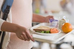Phụ huynh phản đối vì ngôi trường bắt học sinh ăn chay bỏ thịt