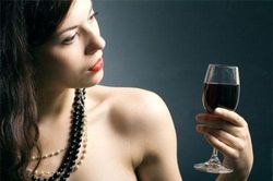 Vì sao phụ nữ nói, đòi hỏi, cằn nhằn nhiều và già nhanh hơn đàn ông?