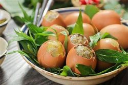 Bỏ thêm thứ này vào rồi đem trứng gà nướng lên, ai cũng phải tấm tắc khen ngon