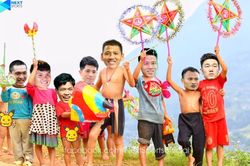 Cười nghiêng ngả loạt ảnh chế thầy Park, Công Phượng đón Trung Thu