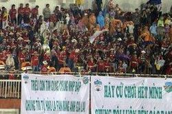 HAGL thua Sài Gòn FC: Hơn 1 vạn khán giả đội mưa về trong nỗi buồn!