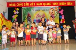 Tổ chức Đêm hội trăng rằm cho con cán bộ, chiến sĩ công tác nơi đảo xa