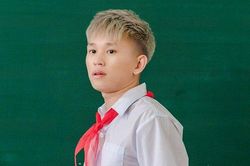 Hóa thân thành học sinh, B Ray lại bị fan 'bắt bẻ' điều này