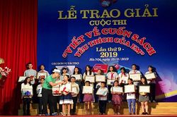 Trao giải cuộc thi 'Viết về cuốn sách yêu thích của em'