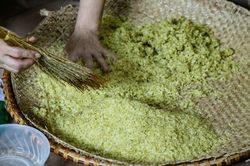 Cốm làng Vòng