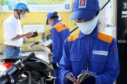 Dự báo giá xăng giữ nguyên vào chiều mai?
