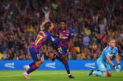 VIDEO Barca 5-2 Valencia: Thần đồng Ansu Fati tỏa sáng, Barca mở tiệc bàn thắng ở Camp Nou