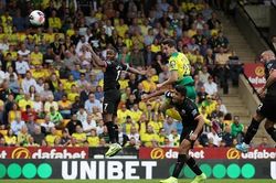 Norwich 3-2 Man City: Man xanh đã kém Liverpool đến 5 điểm, bị MU đuổi sát
