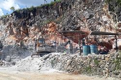 Ngăn chặn việc khai thác đá trái phép tại vùng lõi Công viên địa chất Hà Giang