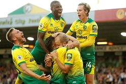 Norwich quật ngã Man City 3-2