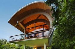 Ngôi nhà lơ lửng giữa rừng cây có view nhìn ra hồ tuyệt đẹp