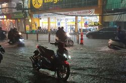 'Siêu máy bơm' giải cứu thành công rốn ngập Nguyễn Hữu Cảnh