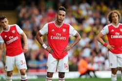 Hàng thủ quá tệ, Arsenal đánh rơi chiến thắng
