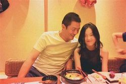 Sinh ra con gái không lành lặn, diễn viên 'Anh hùng xạ điêu' rút lui khỏi showbiz để toàn tâm dạy con
