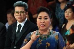 Hồng Vân hết bị tẩy chay, Kim Tử Long nhận bộn tiền nhờ 'Mưa bụi'